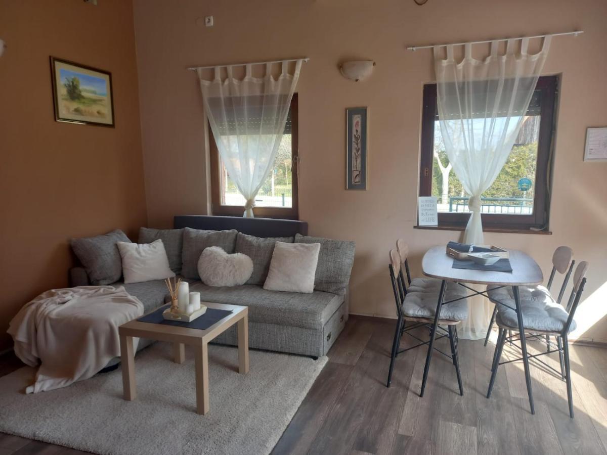 Guest House Studio Apartman Marina - With Jacuzzi, Free Parking, Pet Friendly Karlovac Exteriör bild