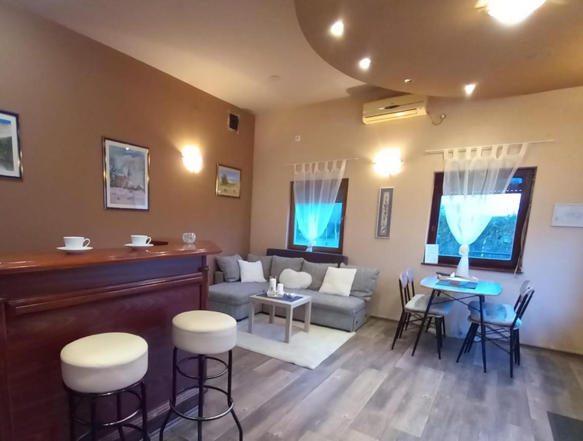 Guest House Studio Apartman Marina - With Jacuzzi, Free Parking, Pet Friendly Karlovac Exteriör bild