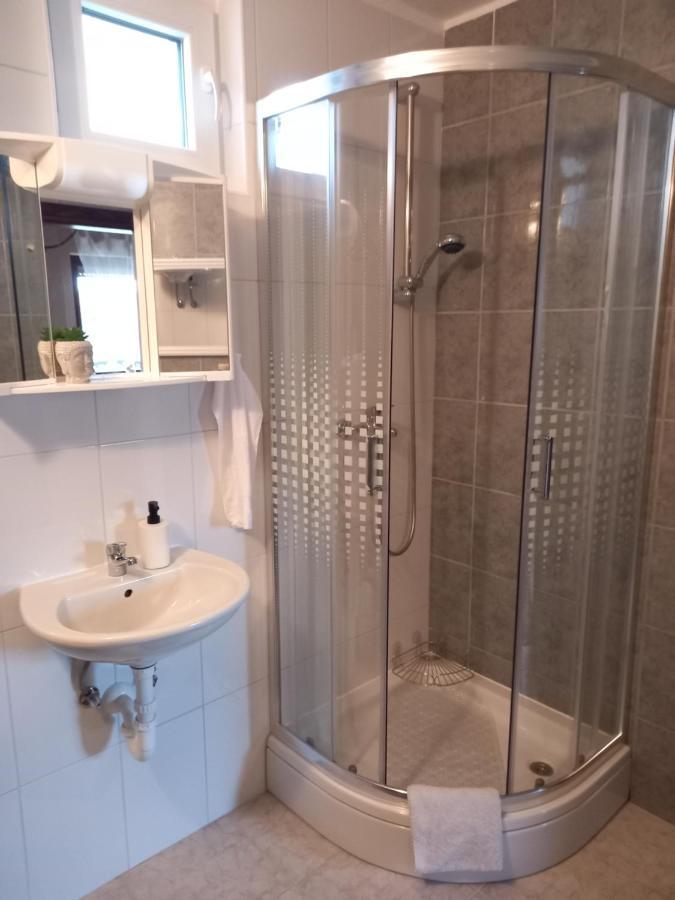 Guest House Studio Apartman Marina - With Jacuzzi, Free Parking, Pet Friendly Karlovac Exteriör bild