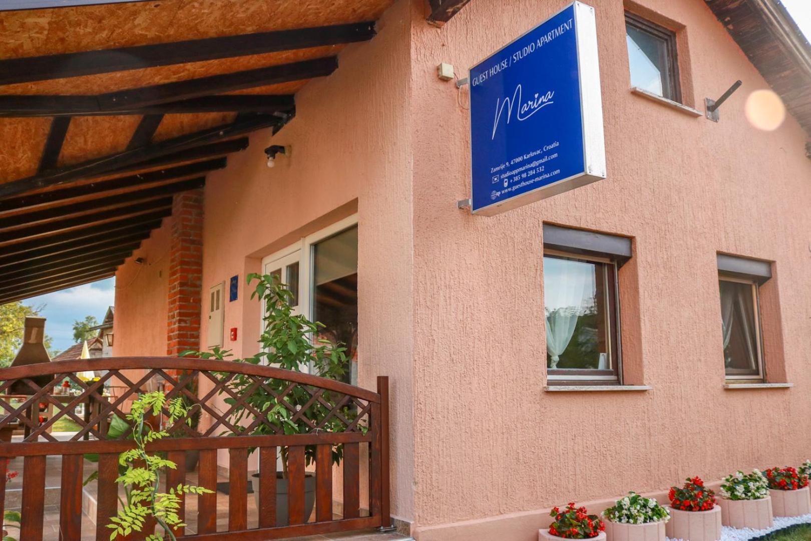 Guest House Studio Apartman Marina - With Jacuzzi, Free Parking, Pet Friendly Karlovac Exteriör bild