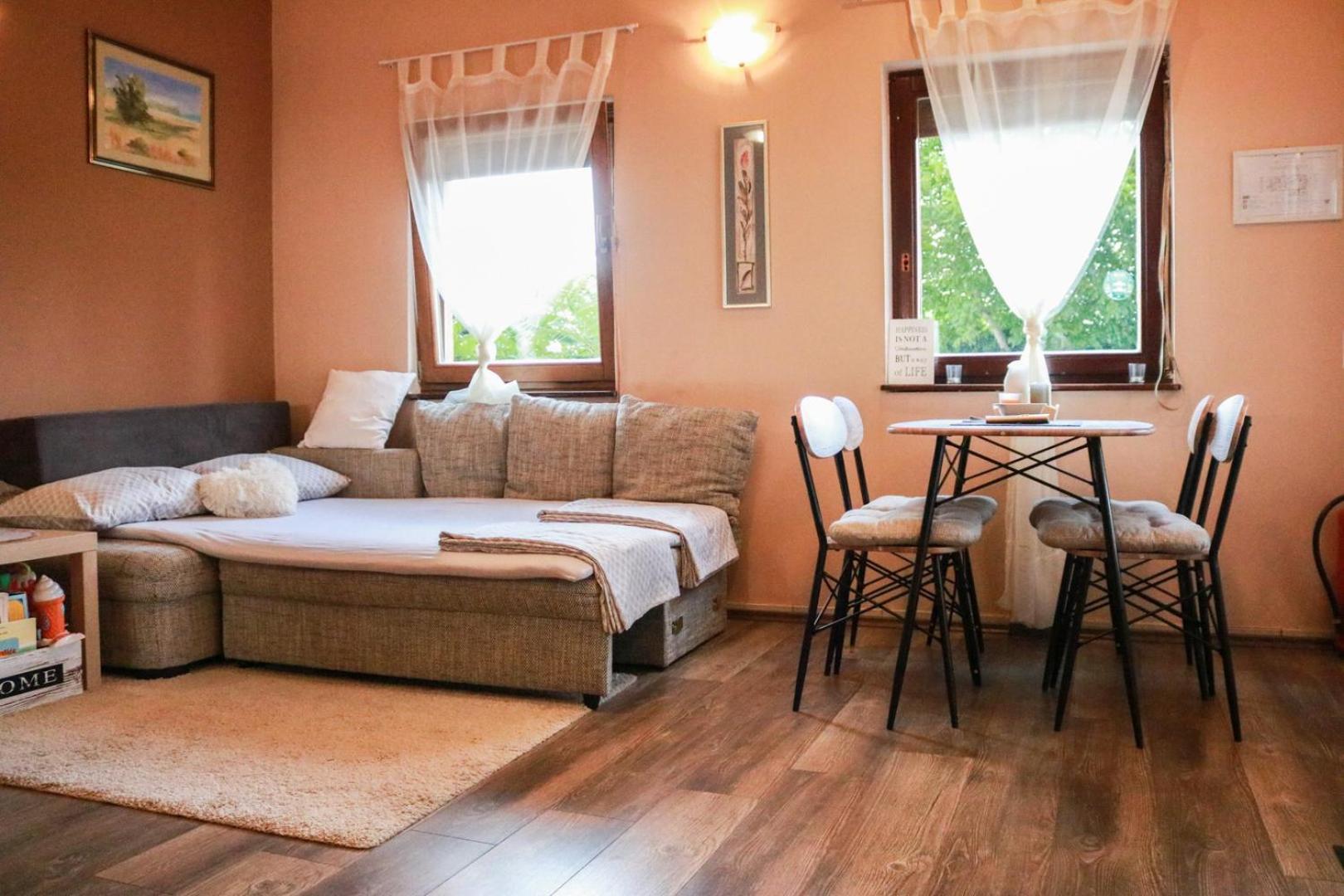 Guest House Studio Apartman Marina - With Jacuzzi, Free Parking, Pet Friendly Karlovac Exteriör bild